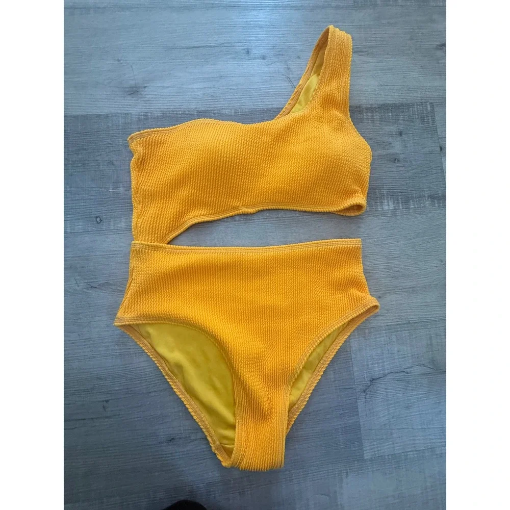 Pink Lily Marigold Textured One-Shoulder Cutout One-Piece Swimsuit - Size M‎